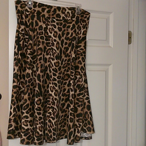 Agnes & Dora Dresses & Skirts - Agnes and Dora leopard midi skirt XL